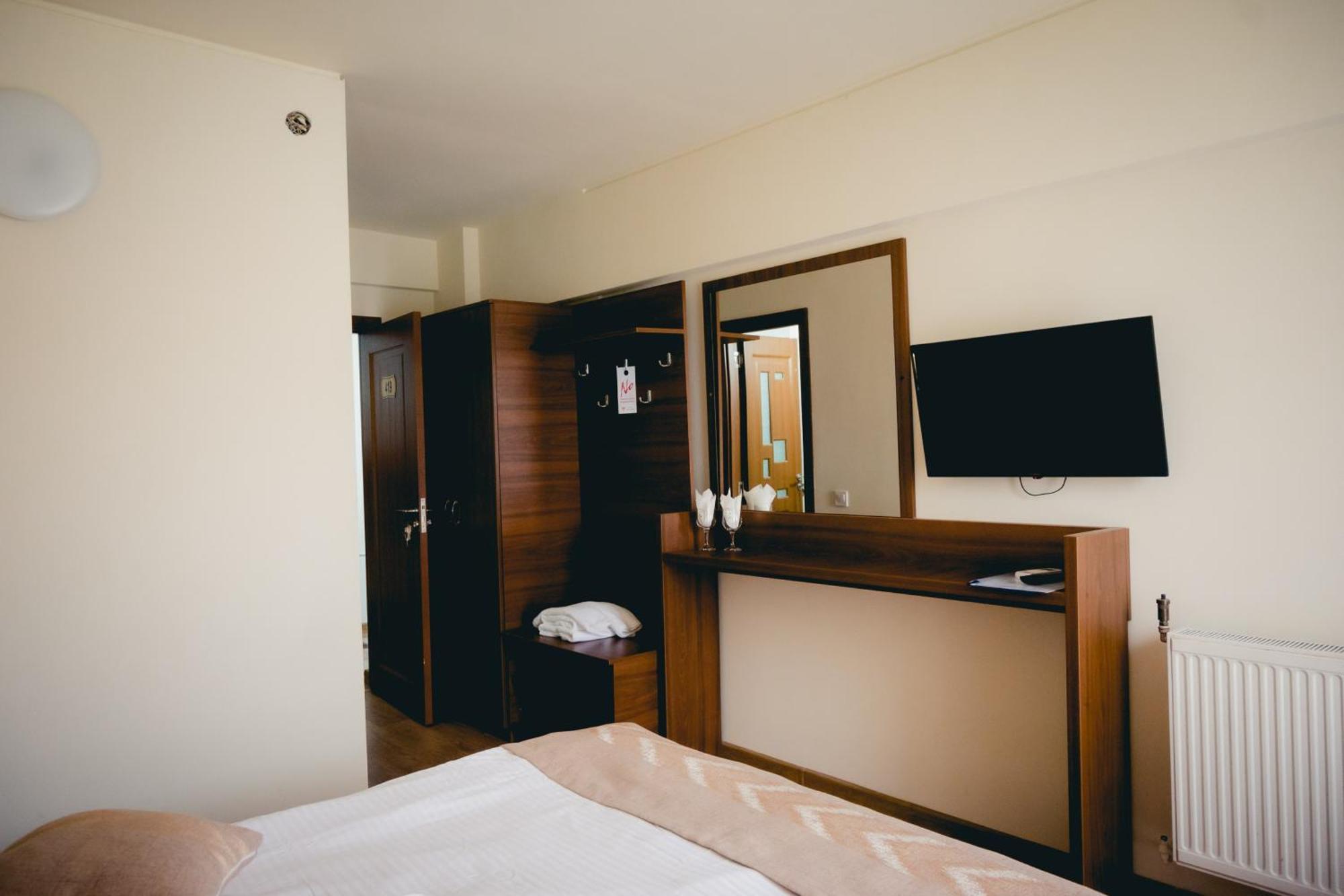 Hotel Valahia Targoviste Eksteriør billede